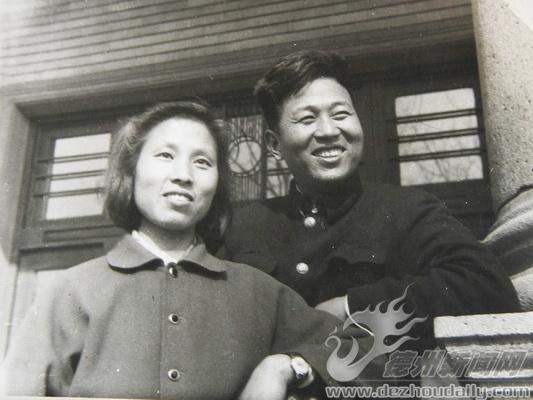 上世紀(jì)50年代，雷鳳鳴與夫人。