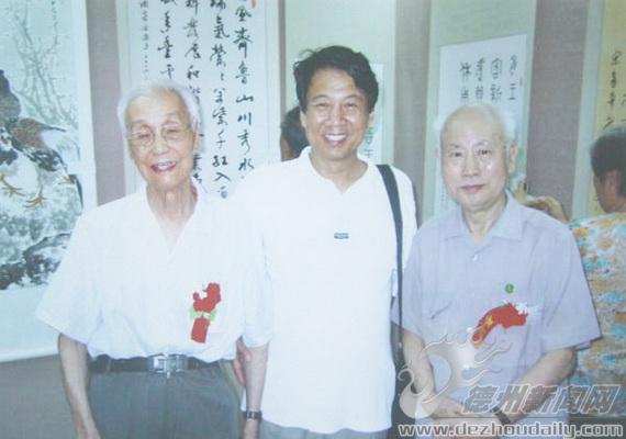 2006年，與著名畫家張彥青（左一）、張鶴云（右一）在一起。